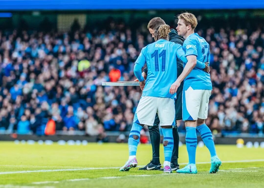 西媒：阿诺德一心要加盟皇马引发众怒，有利物浦球迷要求俱乐部将其除名