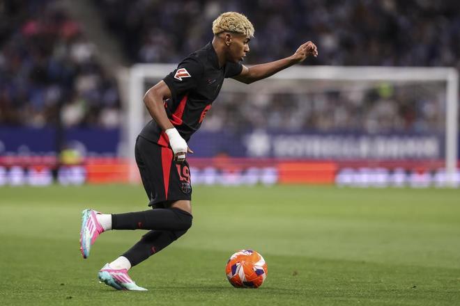 杜兰特关键三分点燃全场