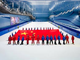 卡尔更新社媒，内容包含双手下压庆祝照