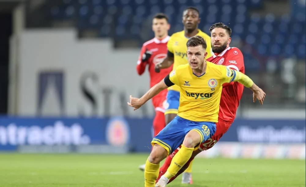 通过持续的 通过持续的